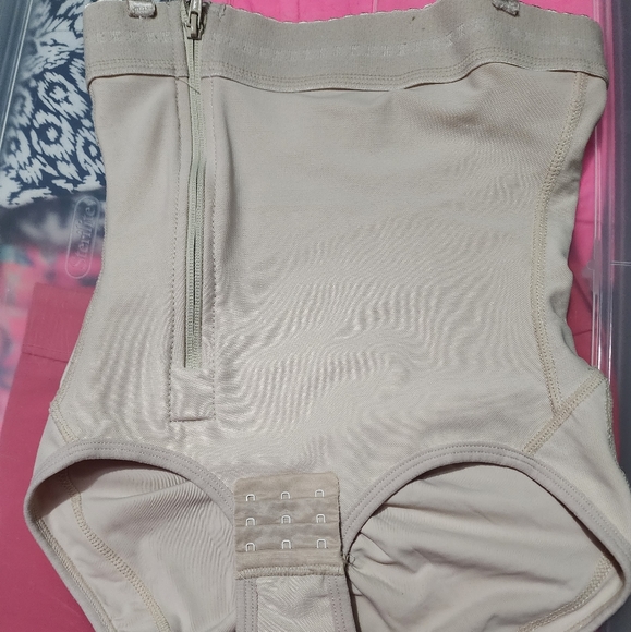 VEUC High-waisted Side zipper Compression Shapewear with Shirred Booty Detailing - Picture 4 of 15